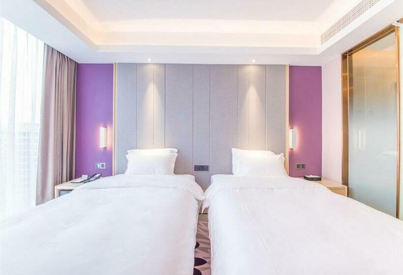 Lavande Hotel Heyuan Heping Baisheng Square