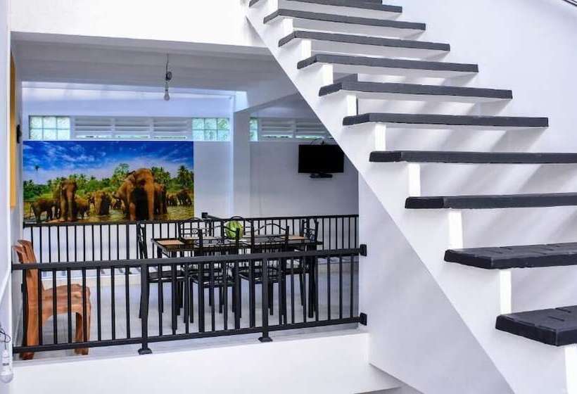 ペンション Ceylon Saradiel Home Stay