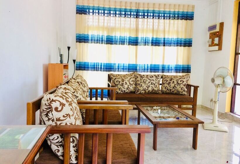 ペンション Ceylon Saradiel Home Stay