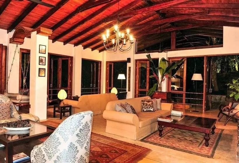 Majatalo The Weir House