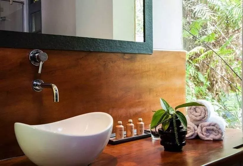 Majatalo The Weir House