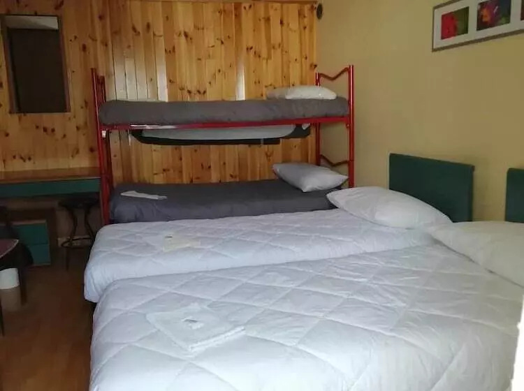 تختخواب و صبحانه La Genzianella