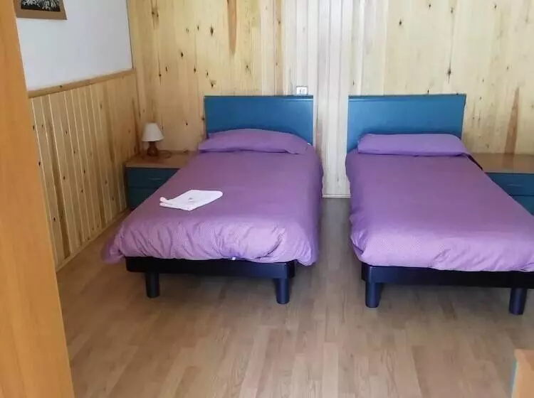 تختخواب و صبحانه La Genzianella