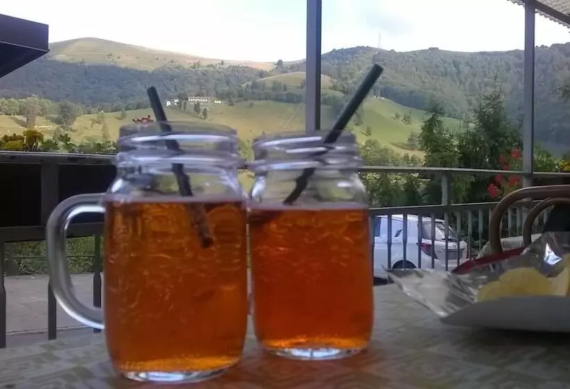 تختخواب و صبحانه La Genzianella