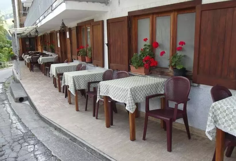 تختخواب و صبحانه La Genzianella