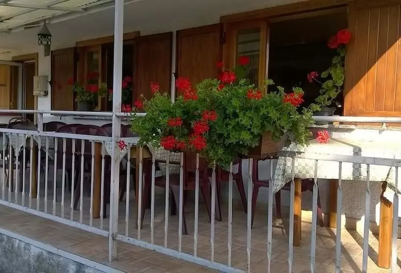 تختخواب و صبحانه La Genzianella