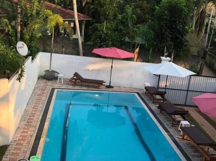 פנסיון Villa White