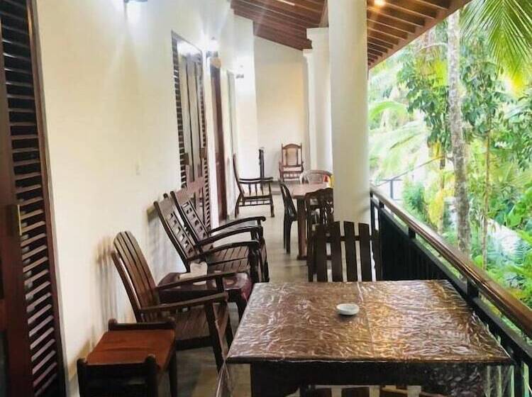 פנסיון Villa White