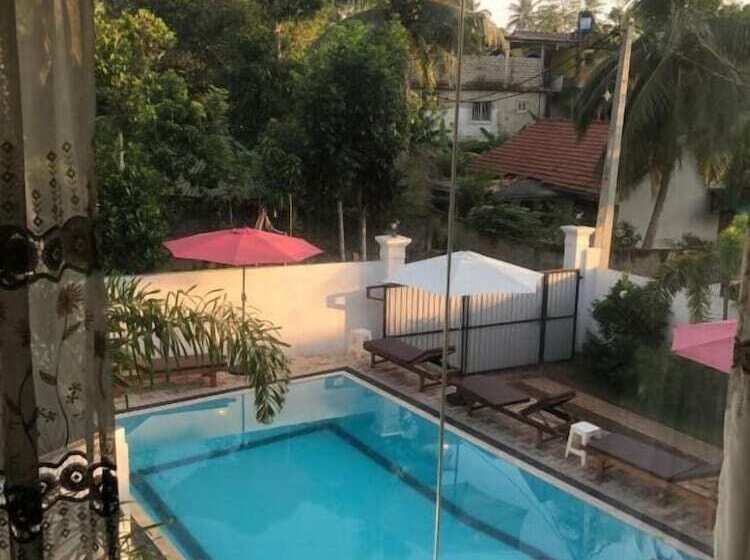 פנסיון Villa White