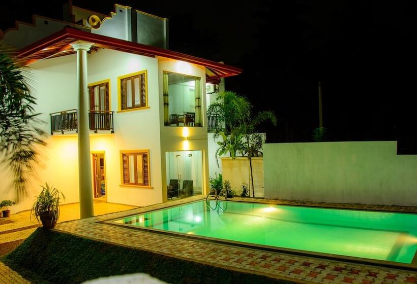 פנסיון Villa White