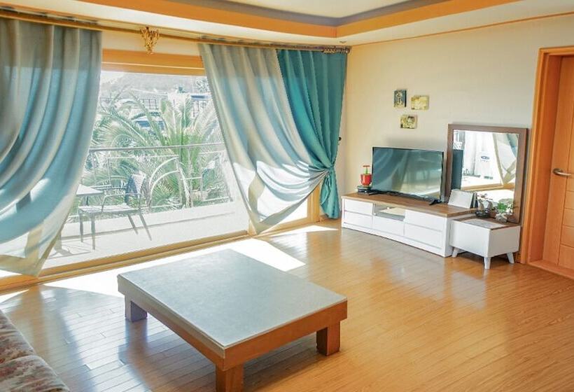 Hotel Jeju Sanbangsan Tansan Oncheon Pension