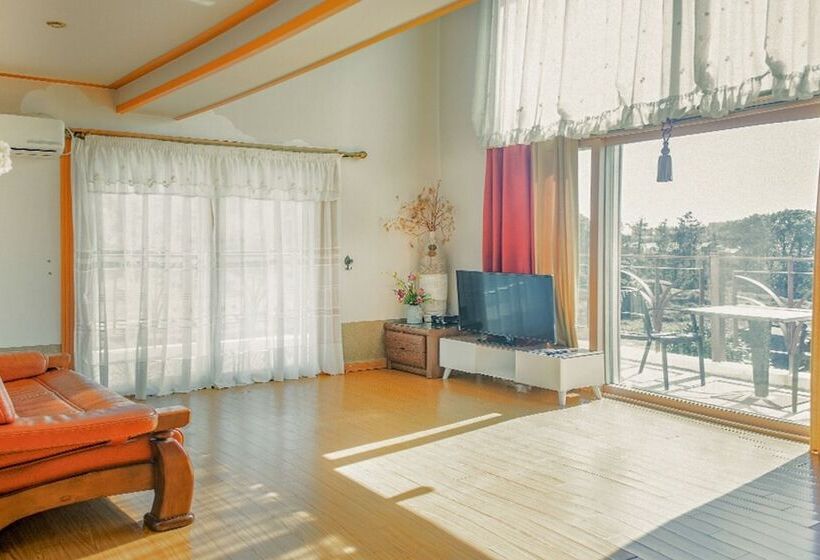 Hotel Jeju Sanbangsan Tansan Oncheon Pension