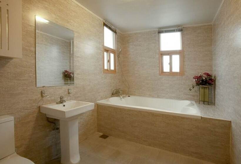 Hotel Jeju Sanbangsan Tansan Oncheon Pension