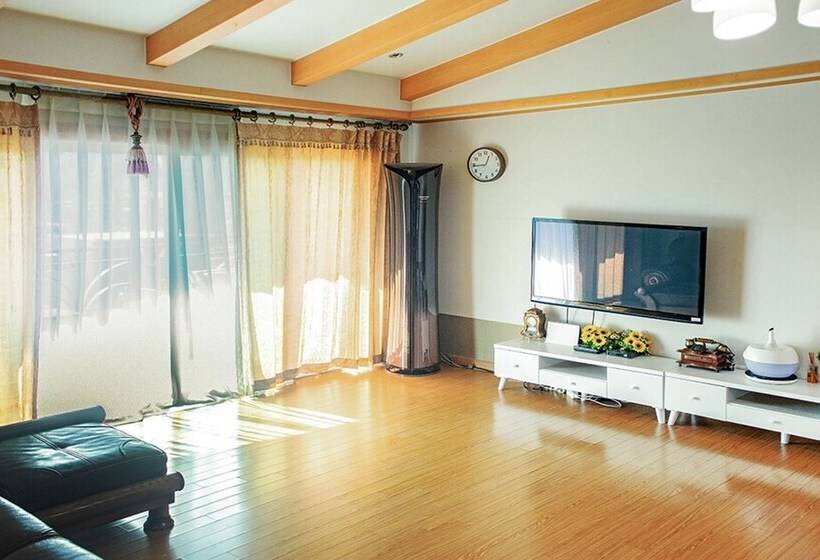 Hotel Jeju Sanbangsan Tansan Oncheon Pension