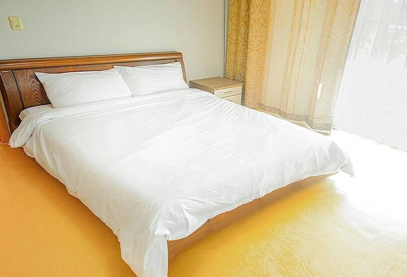 Hotel Jeju Sanbangsan Tansan Oncheon Pension