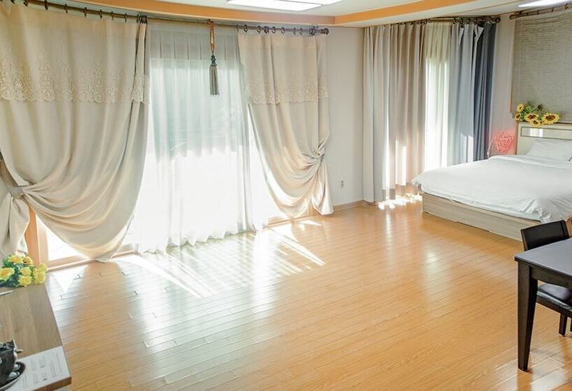 Hotel Jeju Sanbangsan Tansan Oncheon Pension