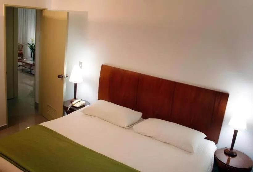 هتل Altamira Suites