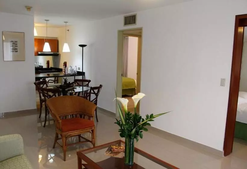 هتل Altamira Suites