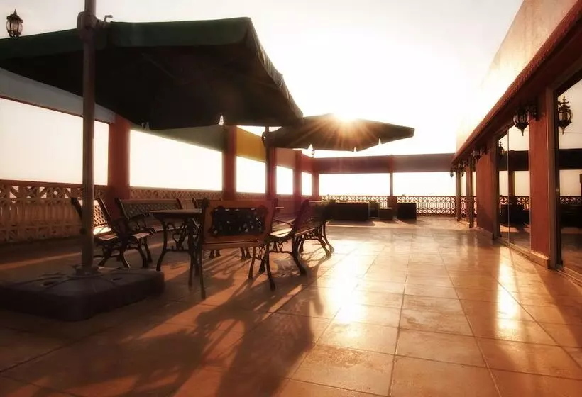 هتل Rawche Universal Apartments