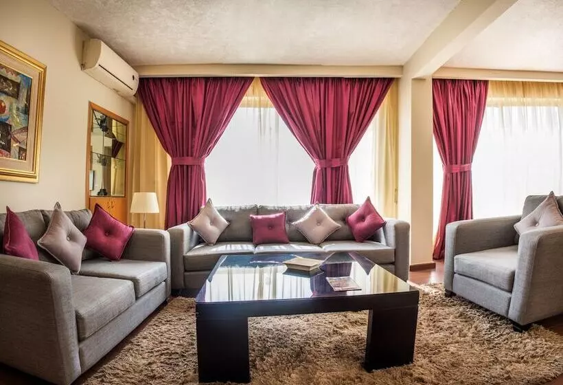 هتل Rawche Universal Apartments