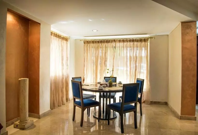 هتل Rawche Universal Apartments