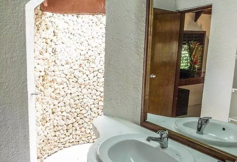 هتل Breakas Beach Resort