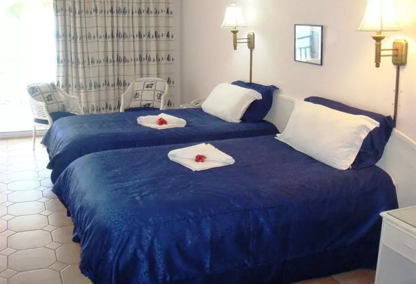 Hotel Captain Oliver's Resort & Marina