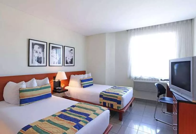 هتل Comfort Inn Real San Miguel