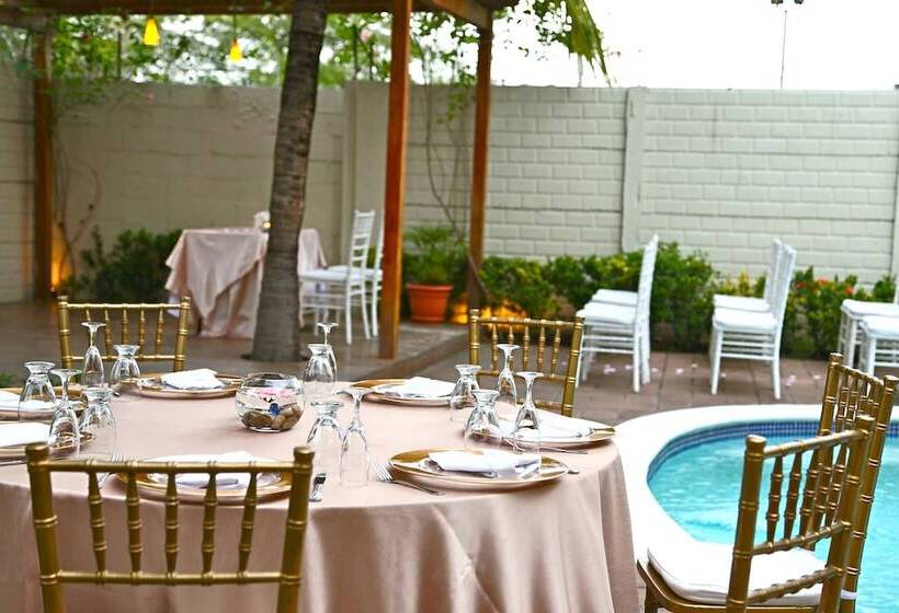 هتل Comfort Inn Real San Miguel