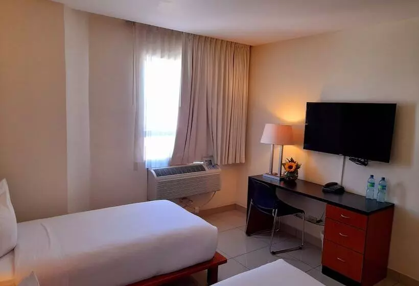 هتل Comfort Inn Real San Miguel