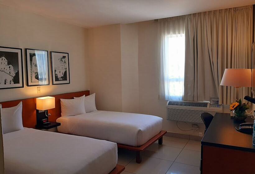 هتل Comfort Inn Real San Miguel