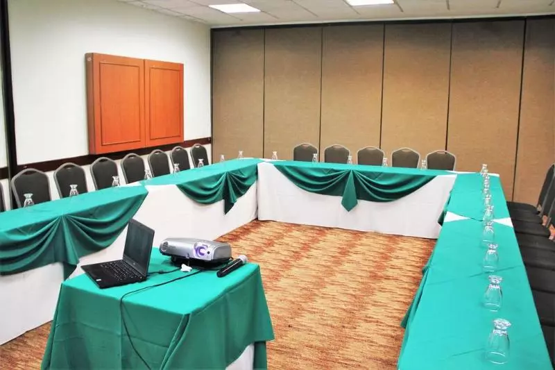 هتل Comfort Inn Real San Miguel