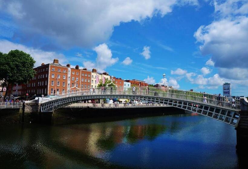 בית מלון כפרי Leonardo Dublin Parnell Street