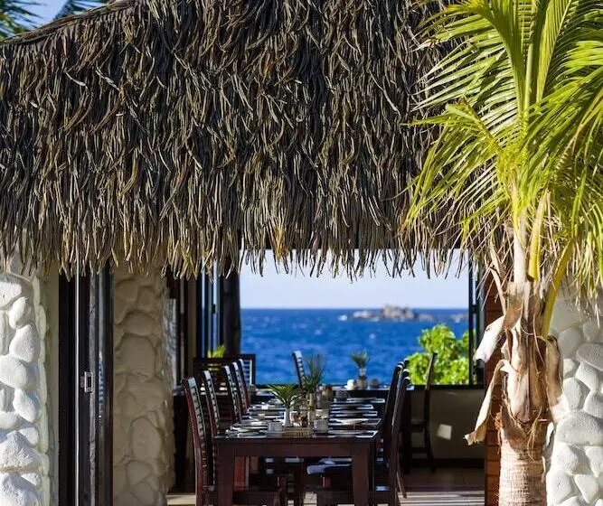 Hotel Matamanoa Island Resort