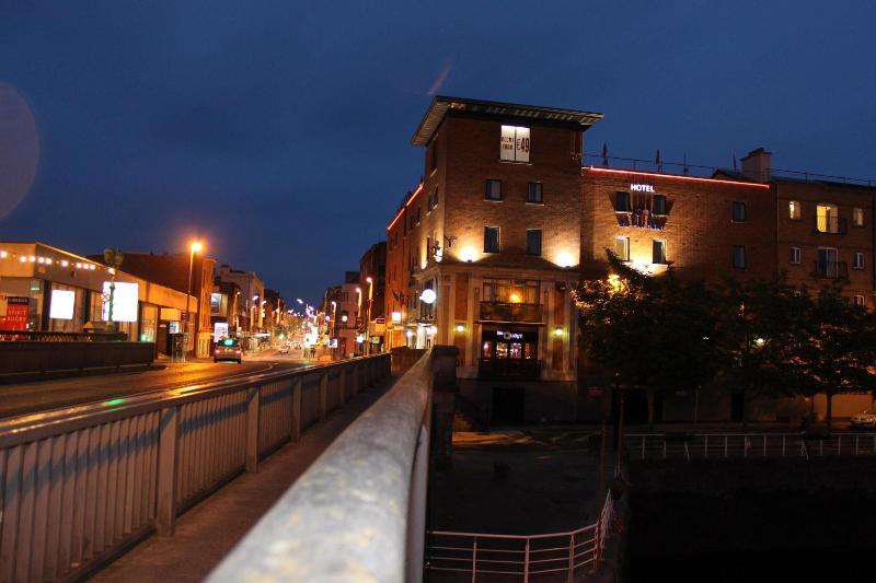 فندق Sarsfield Bridge