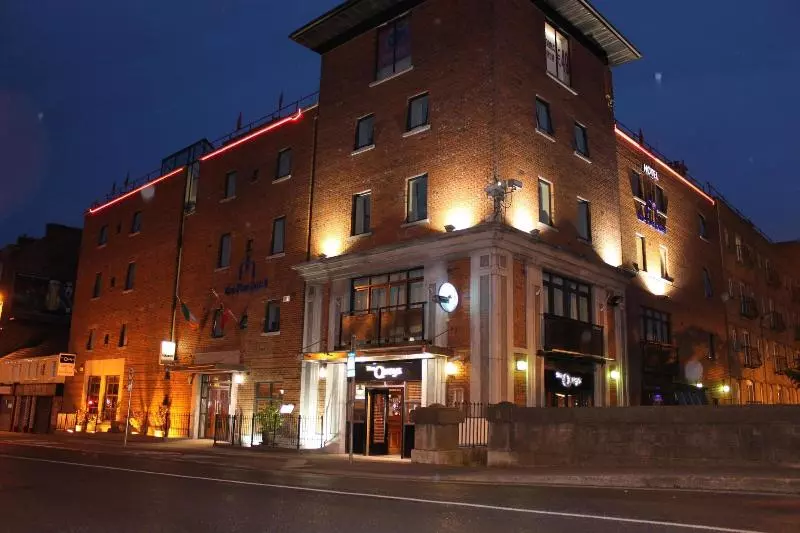 בית מלון כפרי Sarsfield Bridge