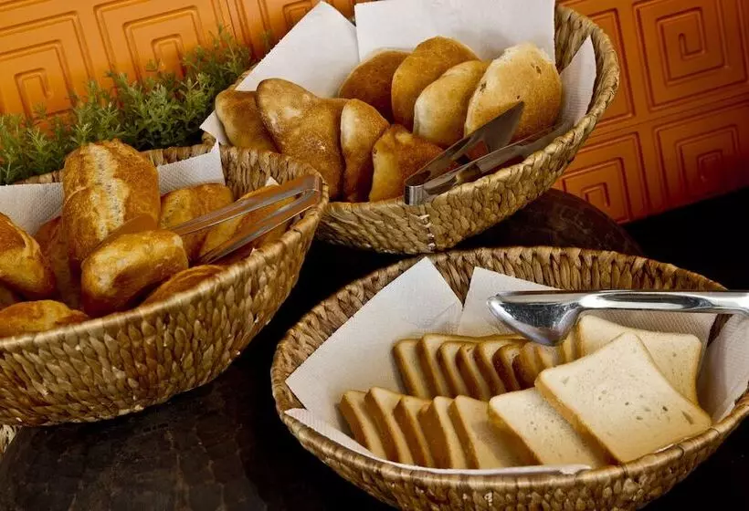 هتل Tierra Viva Puno Plaza