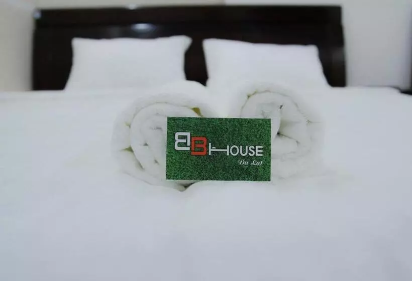 هاستل Lightning House