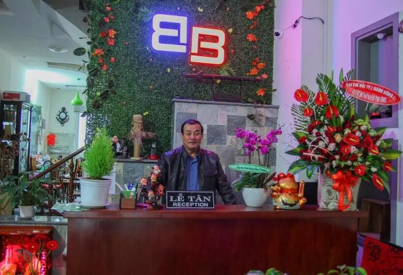 هاستل Lightning House