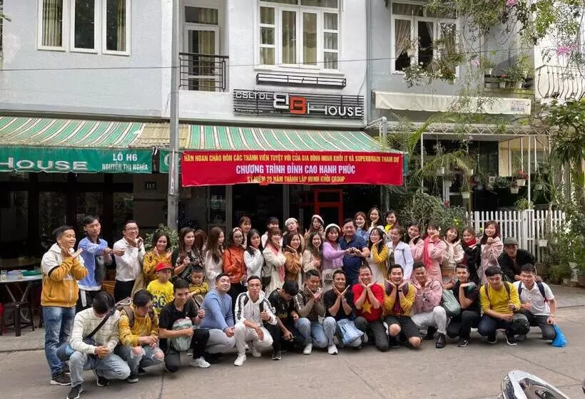 هاستل Lightning House