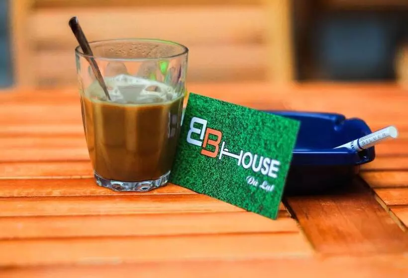 هاستل Lightning House