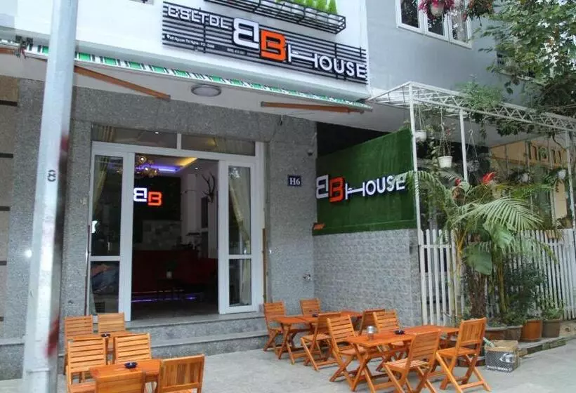 هاستل Lightning House