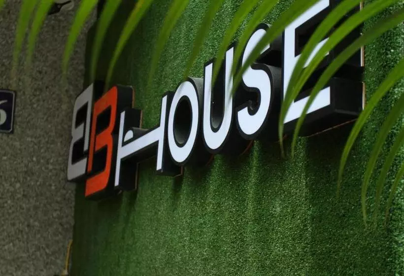 هاستل Lightning House