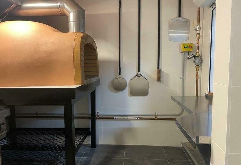 Общежитие Surf Inn Boutique Backpackers Free Breakfast