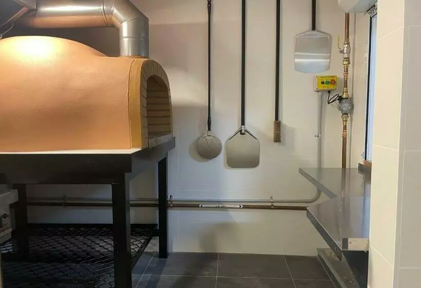 ユースホステル Surf Inn Boutique Backpackers   Free Breakfast