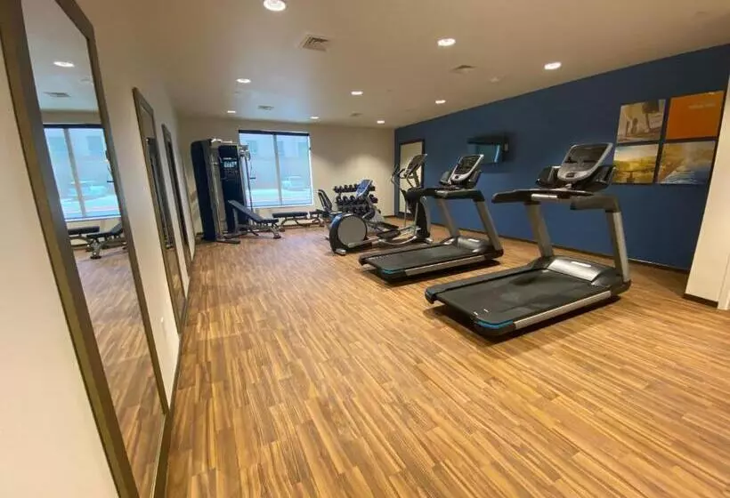 ホテル Comfort Suites Midland West