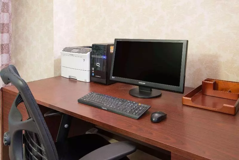 ホテル Comfort Suites Midland West
