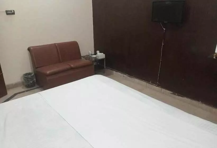 هتل Decent Lodge