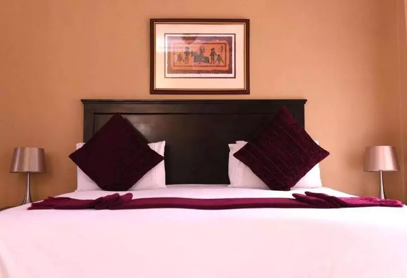 בית מלון כפרי Chancellors Court Guest House