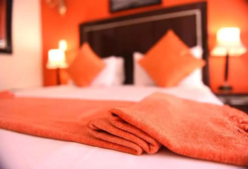 בית מלון כפרי Chancellors Court Guest House